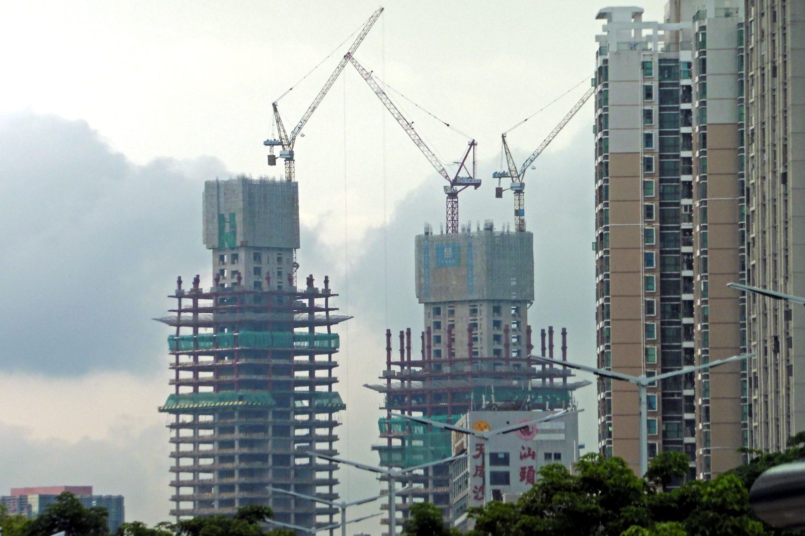 Twin towers under construction, Shenzhen